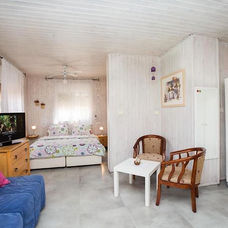 Leyad Hashmura Lodging Yesud HaMa'ala Esterno foto
