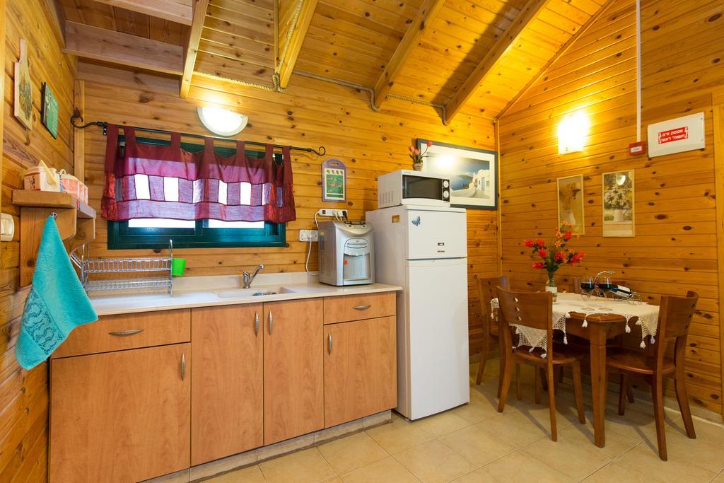 Leyad Hashmura Lodging Yesud HaMa'ala Esterno foto