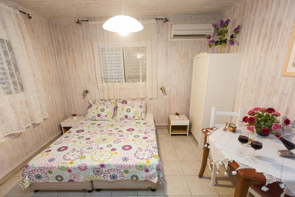 Leyad Hashmura Lodging Yesud HaMa'ala Esterno foto
