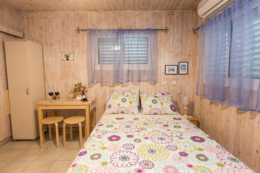 Leyad Hashmura Lodging Yesud HaMa'ala Esterno foto